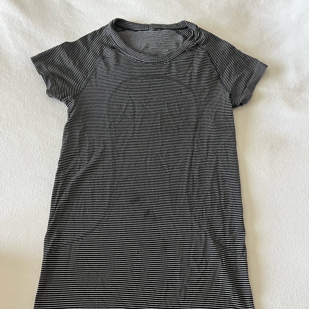 Black and white stripped lulu top